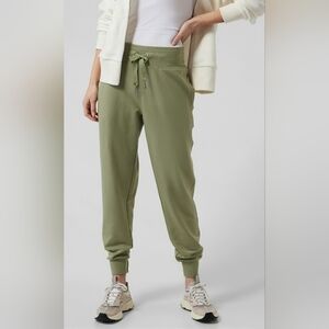 Athleta NWT Balance Jogger Pants Large